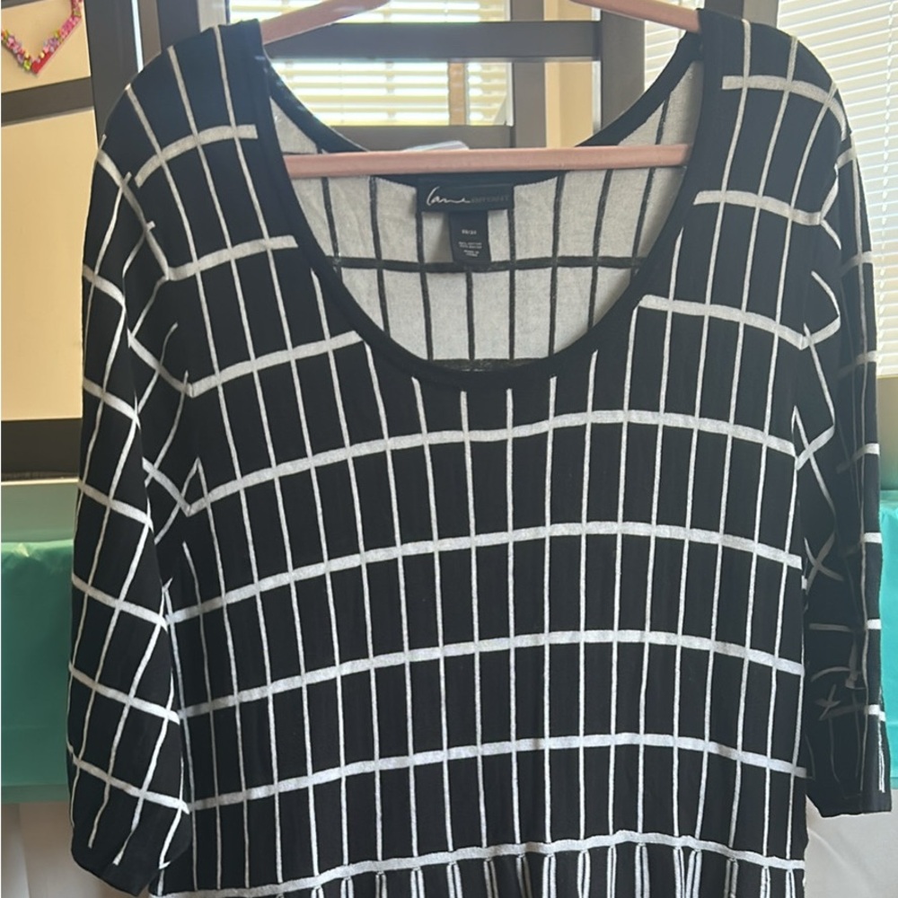 Women’s Black and White Grid Pattern Top